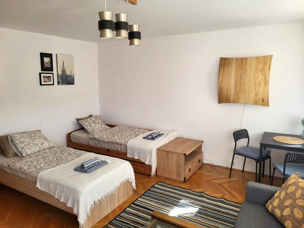 Lemuria Pokoje Wlk Niedzwiedzicy Hostel Legnica Buitenkant foto