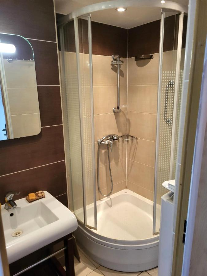 Lemuria Pokoje Wlk Niedzwiedzicy Hostel Legnica Buitenkant foto